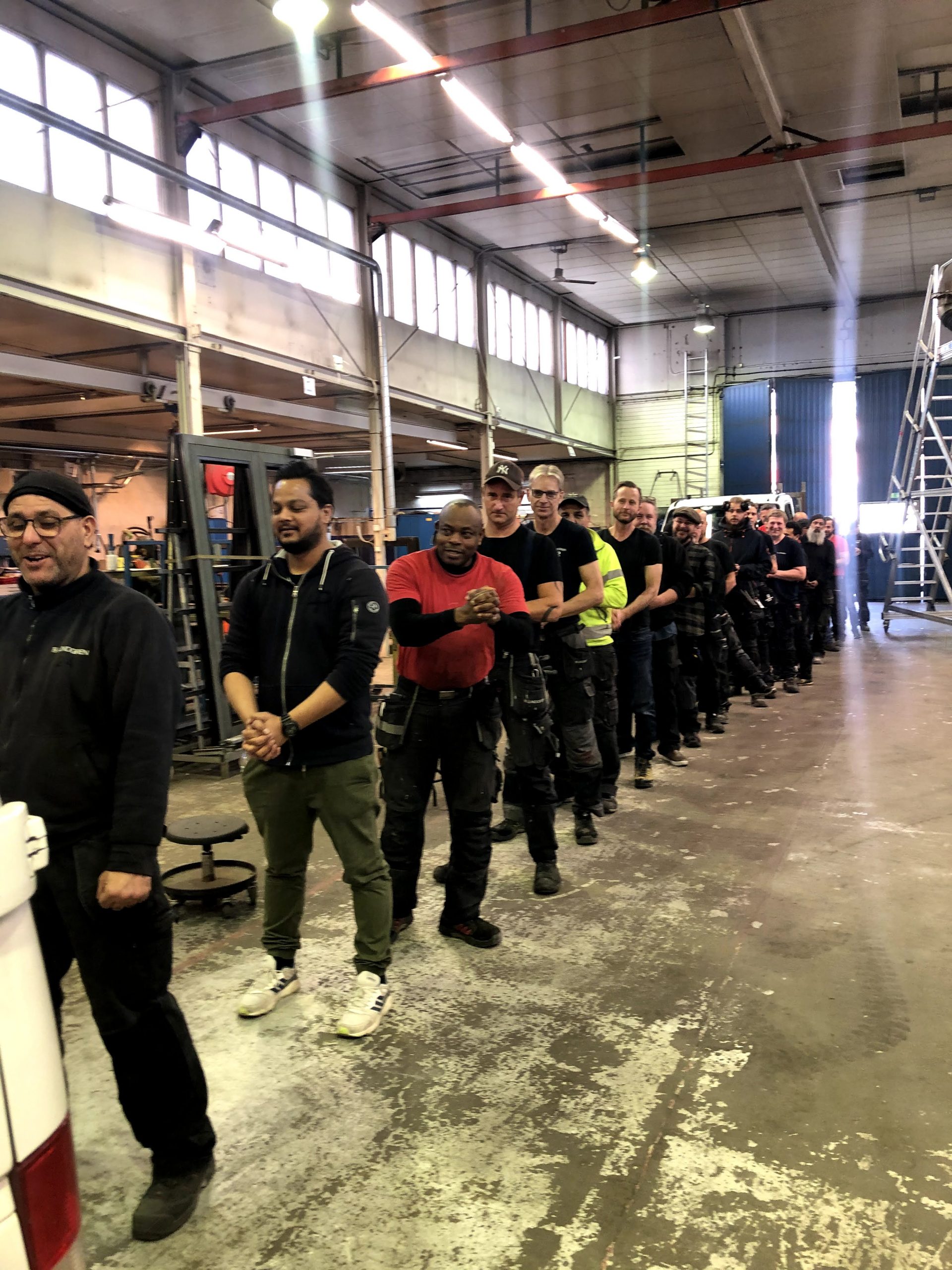 30 skickliga smeder till din tjänst!