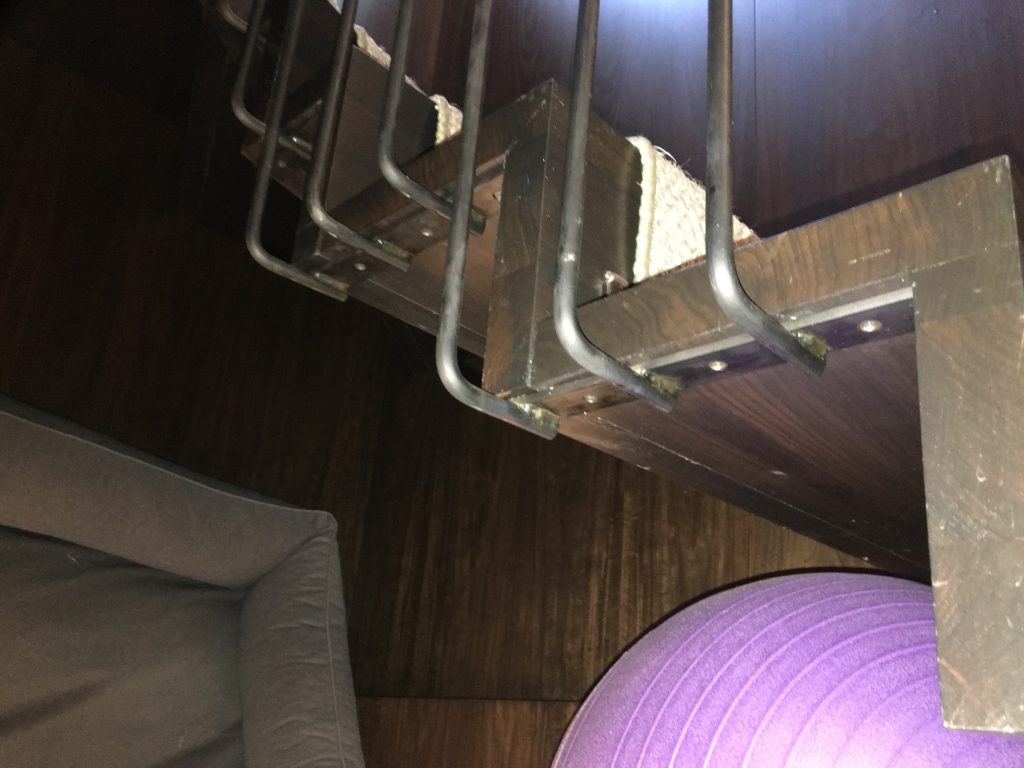 Fäste till trappräcke inomhus